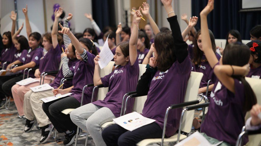 Yaklaşık 7 Milyon Kız Çocuğunu STEM Alanında Cesaretlendiren Girls4Tech Türkiye’de | 6 Kasım 2024